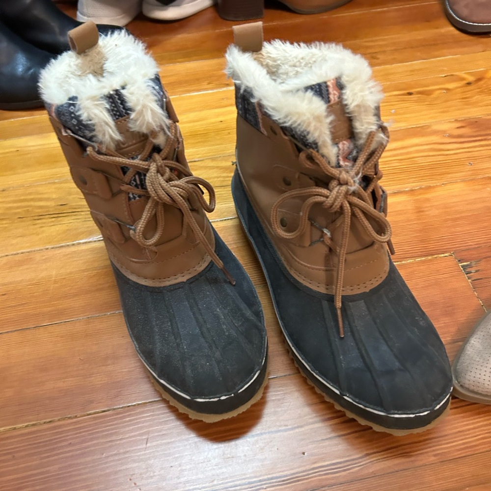 Faux fur lined snow boots